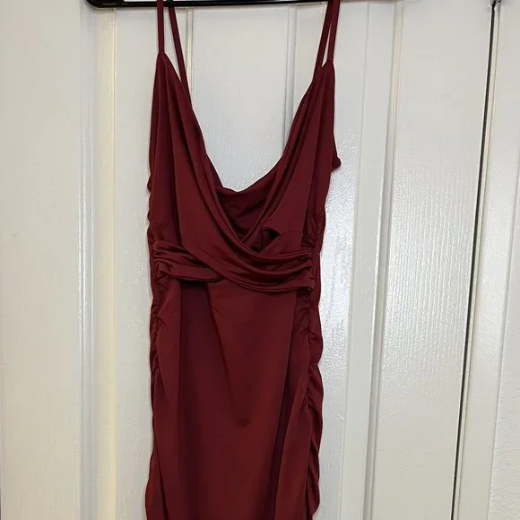 NWOT Women Ruched Tight Dress Sexy Spaghetti Strap V-Neck Midi Dress - Picture 6 of 9